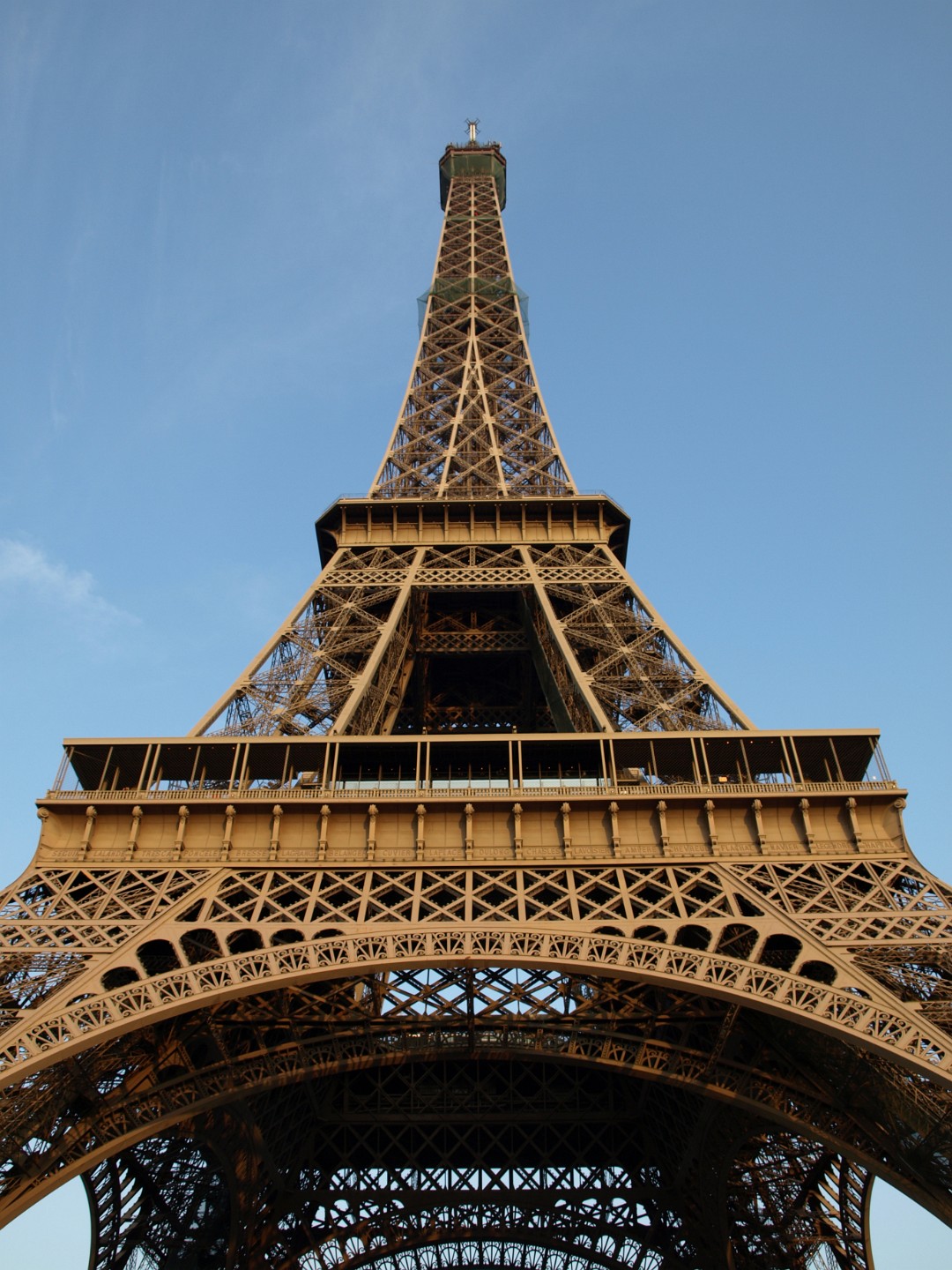 The Tour Eiffel is Somewhat Tall